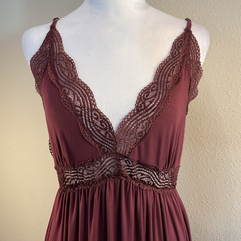 POL Burgundy Lace-Trim Chemise Slip - Picture 4 of 11